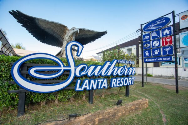 Symbol for Southern Lanta Resort med et ørnemotiv.