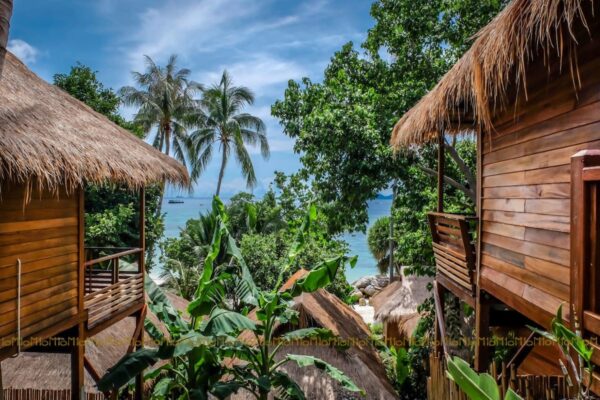 Beliggende på den fredfyldte ø Koh Tao tilbyder Ten Moons Lipe Beach Resort et behageligt ophold lige ved stranden. Resortet tilbyder