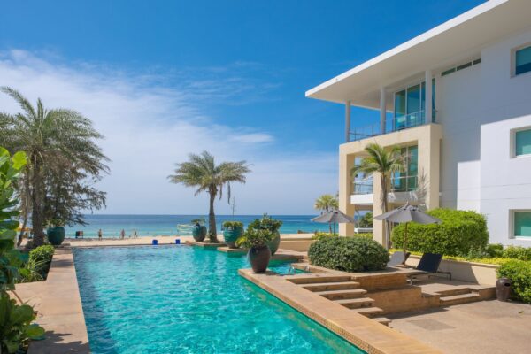 Swimmingpool på Thavorn Palm Beach Resort