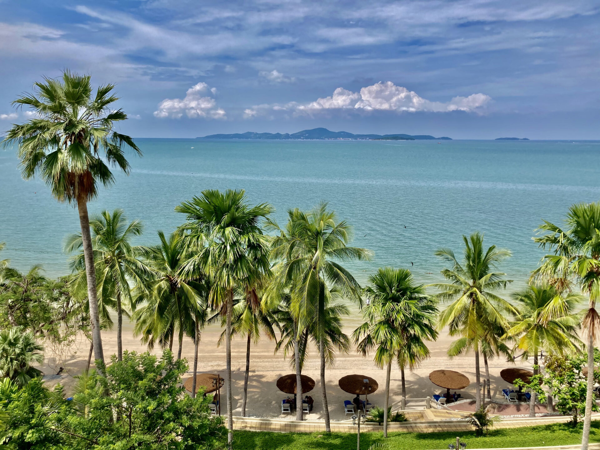  Hua Hin strand med palmetræer og oceanudsigt