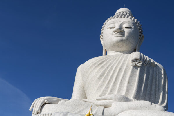 Hvid Buddha-statue i Phuket, Thailand