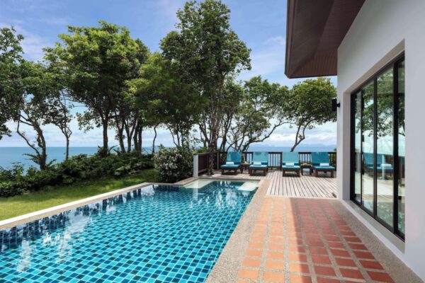 AVANI resort Koh Lanta swimmingpool med havudsigt