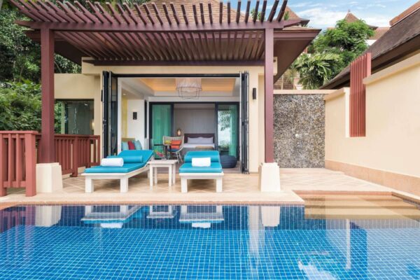 AVANI+ resort på Koh Lanta Krabi tilbyder et uforlignligt poolområde. Dette fredfyldte paradis har luksuriøse liggestole, hvor gæsterne kan