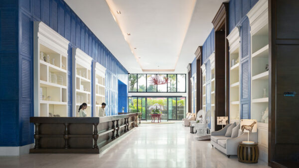 Amari Hotel Hua Hin lobby med blå vægge
