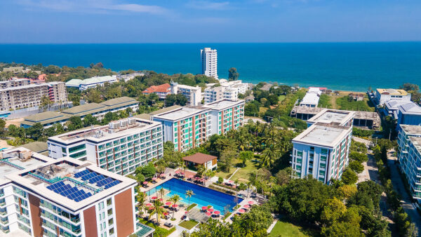 Afslappende hotelkompleks Amari Hua Hin nær havet, luftfoto