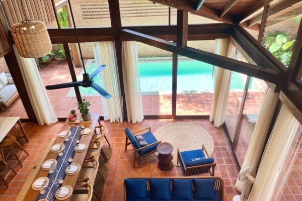 Luft Athita stue med pool i Chiang Saen Boutique Hotel, viser den rolige atmosfære i Hidden Court