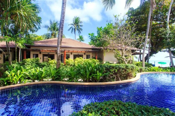 Test: Opdag Baan Chaweng Beach Resorts tropiske swimmingpool omgivet af palmer