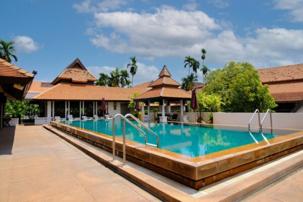 Swimmingpool på Bodhi Serene Hotel