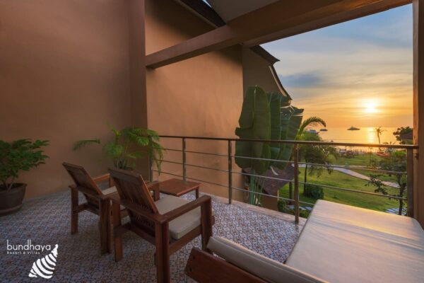 Bundhaya Villa balkon havudsigt og solnedgang