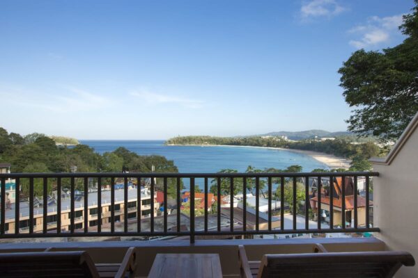 Chanalai Garden Resort balkon med udsigt over strand og hav