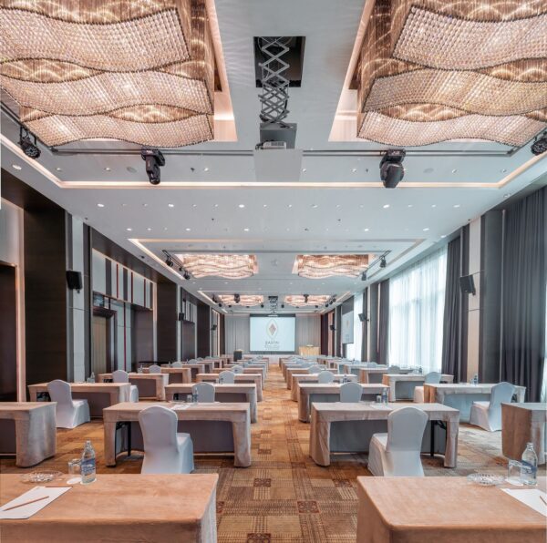Eastin Grand Hotel Sathorn konferencerum med borde og stole