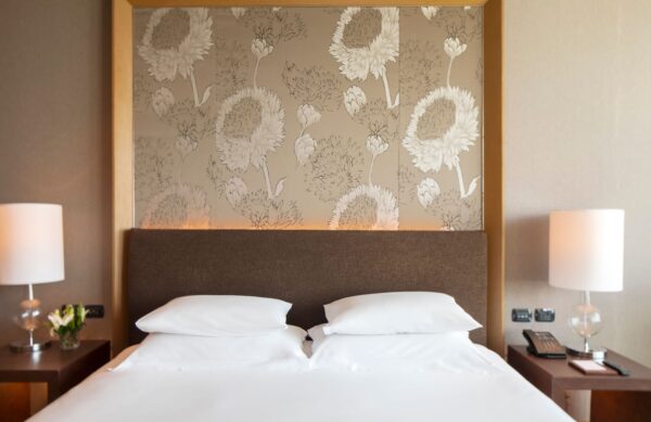 Luksuriøs dobbeltseng i Eastin Grand Hotel Sathorn