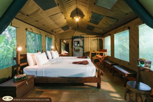Tosengs overnatning i Jungle Camp med natbord