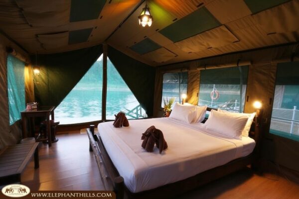 Luksuselt med udsigt til søen i Elephant Hills Lake Camp - Jungle seng indrettet