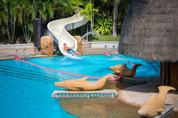 Resort i Hilton Hua Hin med svømmebassin og vandrutsjebane