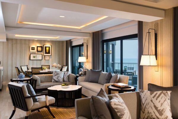 Slap af i luksus på Marriott Resort Hua Hin, der tilbyder havudsigt fra din stue. Søg komfort og afslapning eller foryngende