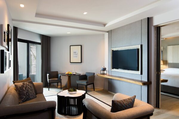 Hotelværelse i Hua Hin med separat stue og tv