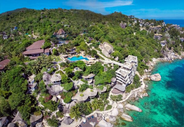 Luft resort ved stranden med private villaer og frodige tropiske grønne områder i Koh Phangan, Jamahkiri Resort & Spa