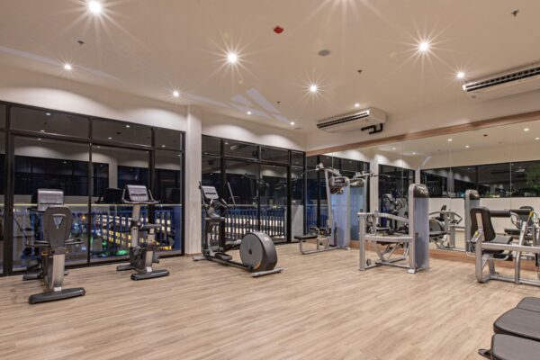 Kata Palm Resorts fitnessfaciliteter omfatter en række fitnessudstyr og -maskiner. Perfekt til dem, der ønsker at opretholde deres