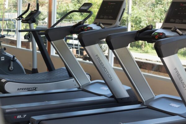 Træningsudstyr i Paradise Resort fitnesscenter: løbebånd tilgængelig for gæsterne
