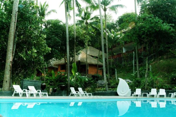 Flygt ind i et tropisk paradis, når du besøger Koh Hai Fantasy Resort. Dette luksusresort, gemt midt i frodige grønne områder på den