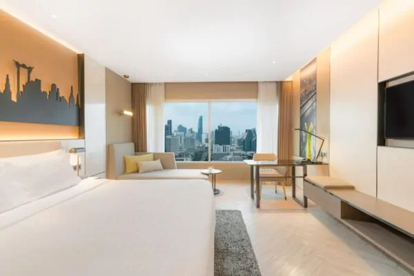 Opdag din indkvartering med udsigt over byen på Pathumwan Princess Hotel. Nyd et fredfyldt og komfortabelt hotelværelse med store vinduer,