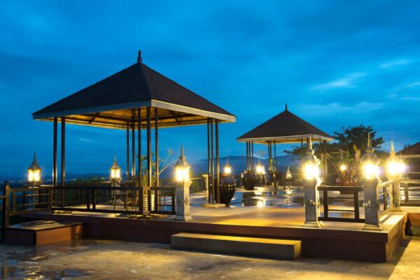 Phu Chaisai Resort lysthus natbelysning