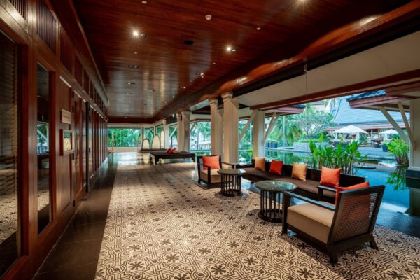 Trægulv i lobbyen på SAii Laguna Phuket hotel