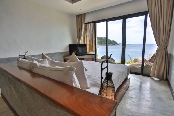 Værelse med havudsigt med seng på Sai Daeng Resort
