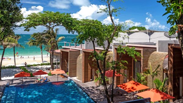 Søg efter Sai Kaew Beach Resort. Overnatningsmuligheder med swimmingpool og fantastisk udsigt over stranden. Ideel til både familieferier og