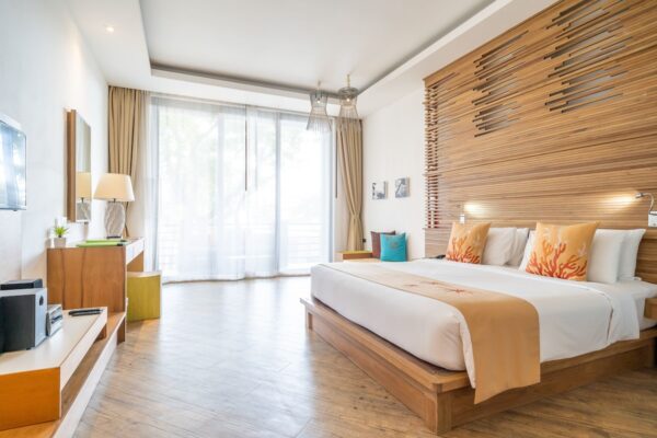 Sai Kaew Resort ligger på en smuk strandfront og tilbyder hyggelige og hyggelige hjørner til din afslappende ferie. Hvert værelse kommer med