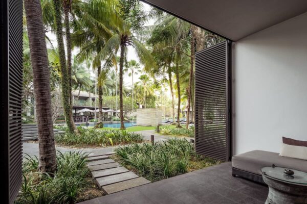 Twinpalms Phuket Living Room: Pool og Palm Tree Panorama View