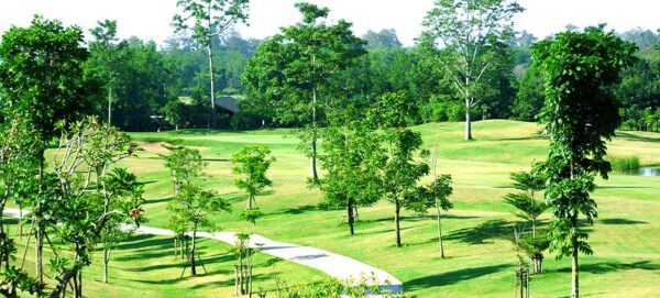 Mae Jo Golf Club, Chiang Mai: En idyllisk golfbane med maleriske naturscenerier, frodige grønne områder og træbeklædte fairways. Ideel til