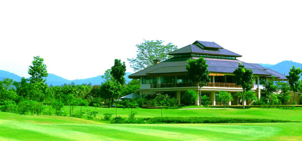 Mae Jo Golf Club Resort Chiang Mai - Overnatning direkte på golfbanen