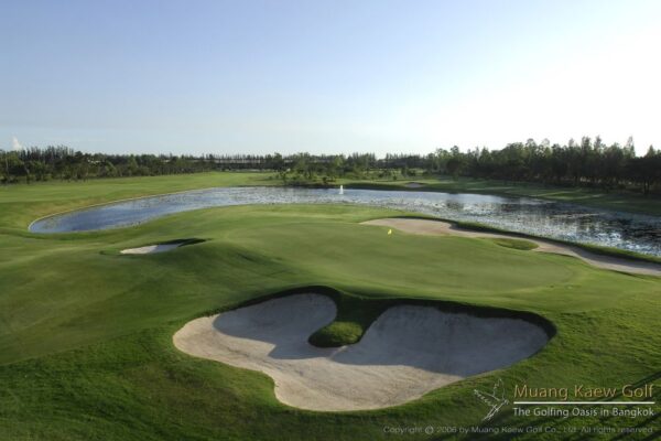 Luft Bangkoks Muang Kaew Golf Club inklusive dammen