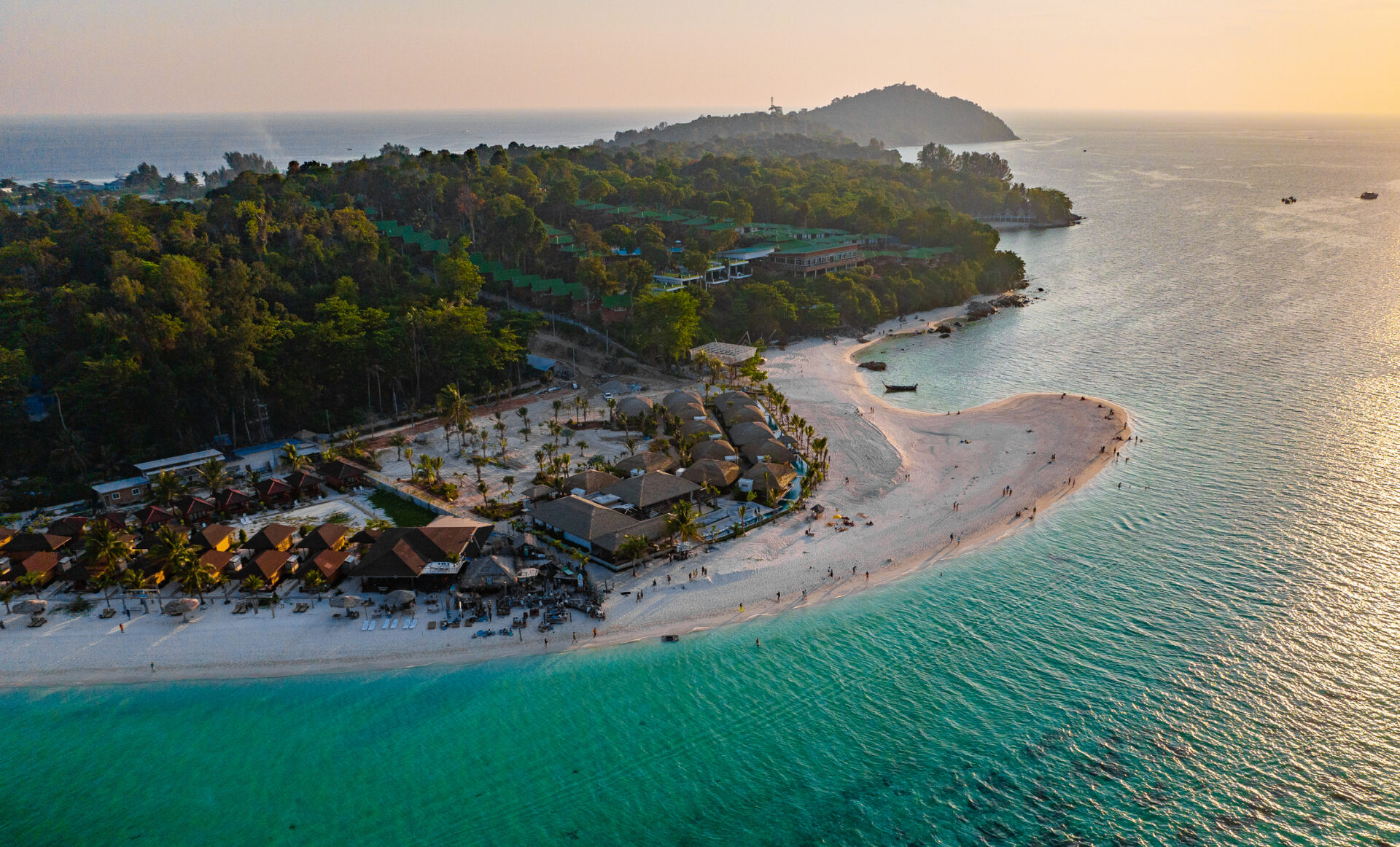Luft Koh Island strand og feriested, Thailand med omkringliggende øer