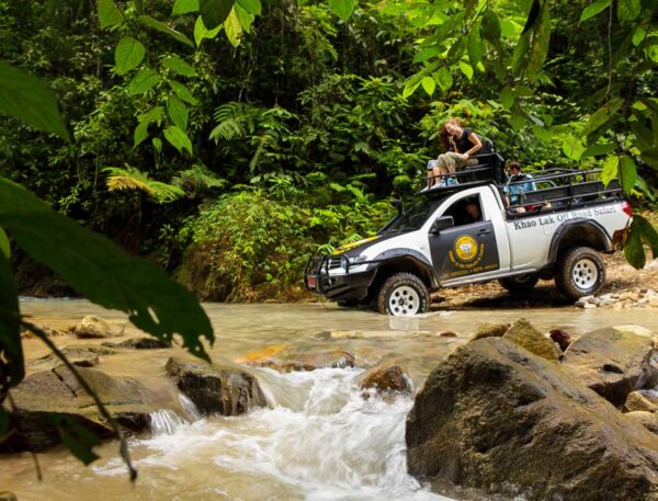 Jeep safari gennem Khao Lak junglen - Off-road oplevelse i floden