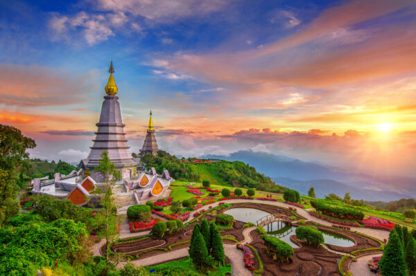Solnedgang ved Thailand Mountain Pagoda