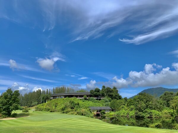 Red Mountain Golf Club i Phuket: Fantastisk golfbane med betagende natur og luksuriøse klubhuse. Ideel destination for golfelskere.