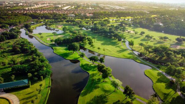 Fly kongelig golfbane i Thailand
