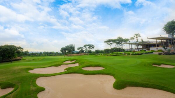 Siam Country Club Plantation Course Pattaya - golfbaner med sandbunkers og træer
