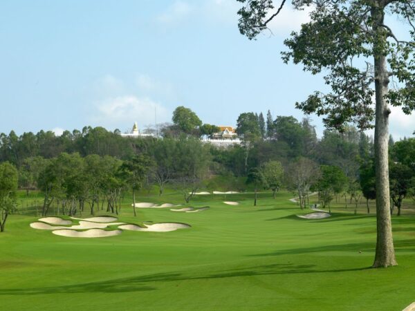 Test: Siam Country Club Pattaya Old Course, landskab, træer og sandbunkere
