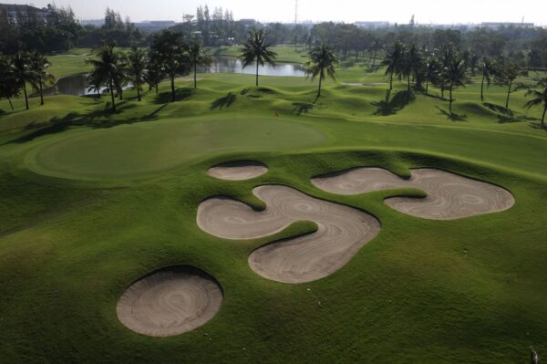 Billedvisning af Bangkok Thai Country Club Golfbane, med udsigt over sandbunkerne