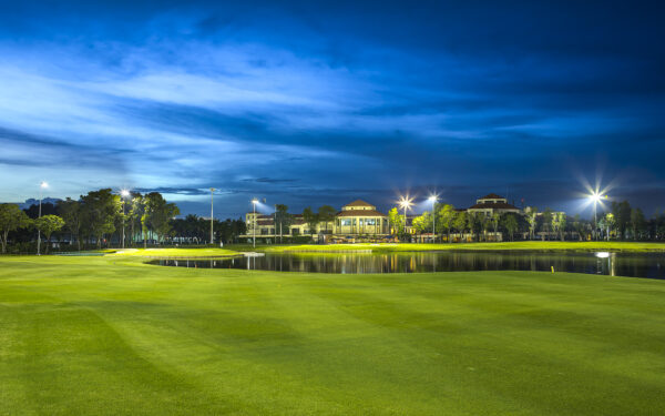 Thana City Country Club Golfbane i Bangkok om natten