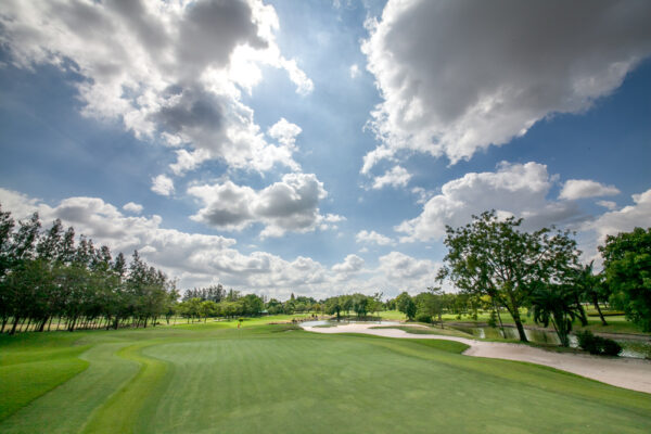 Golfbane i Bangkok, Windsor Park Golf Club under en overskyet himmel