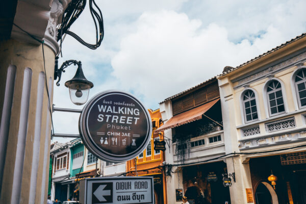 Phuket Søndags Walking Street skilt: Den ultimative guide til indkøbsdestinationen i Thailand