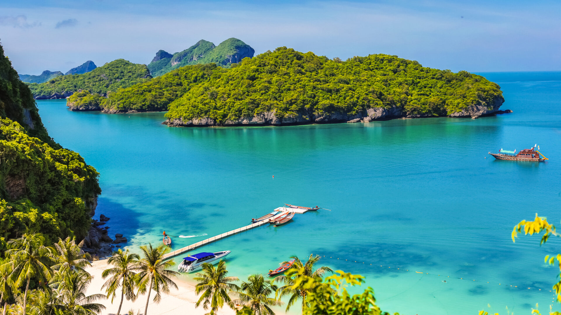 Koh Phangan Island, Thailand i april. Strande, palmetræer og turkisblåt hav. Overnatningsmuligheder, vejrforhold og transportmuligheder til