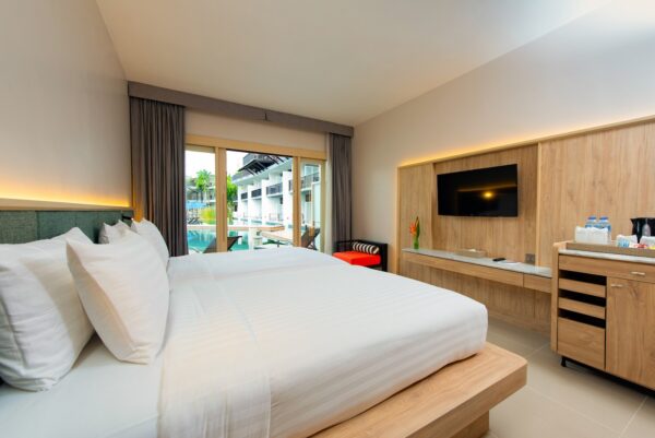 Resortværelse med seng på Krabi Ao Nang strand