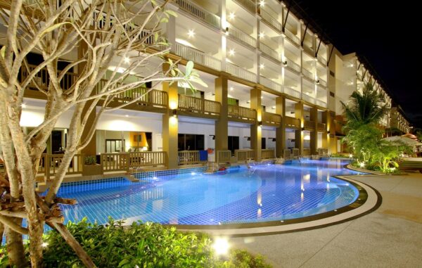 Kata Sea Breeze Resort Phuket swimmingpool under nattehimlen
