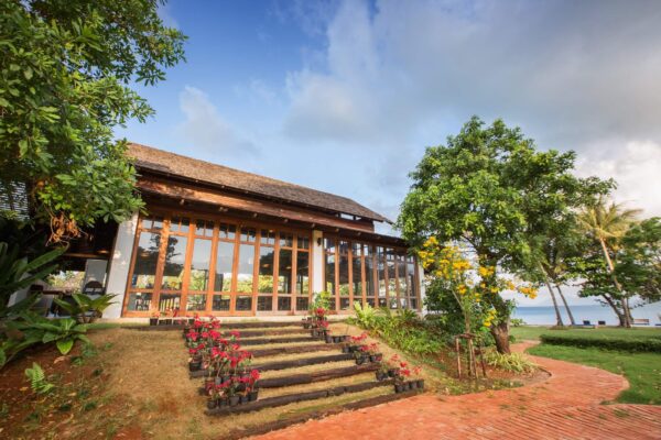 Oceanfront Mira Montra House med murstensbelagt gangsti
